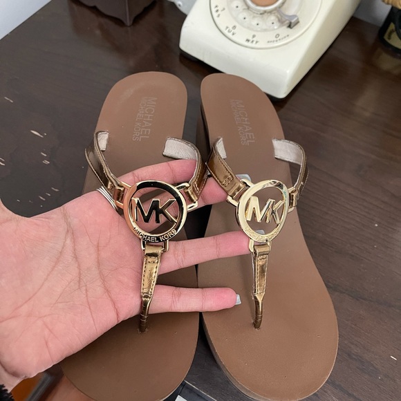 Michael Kors Thong Sandals - Picture 4 of 4